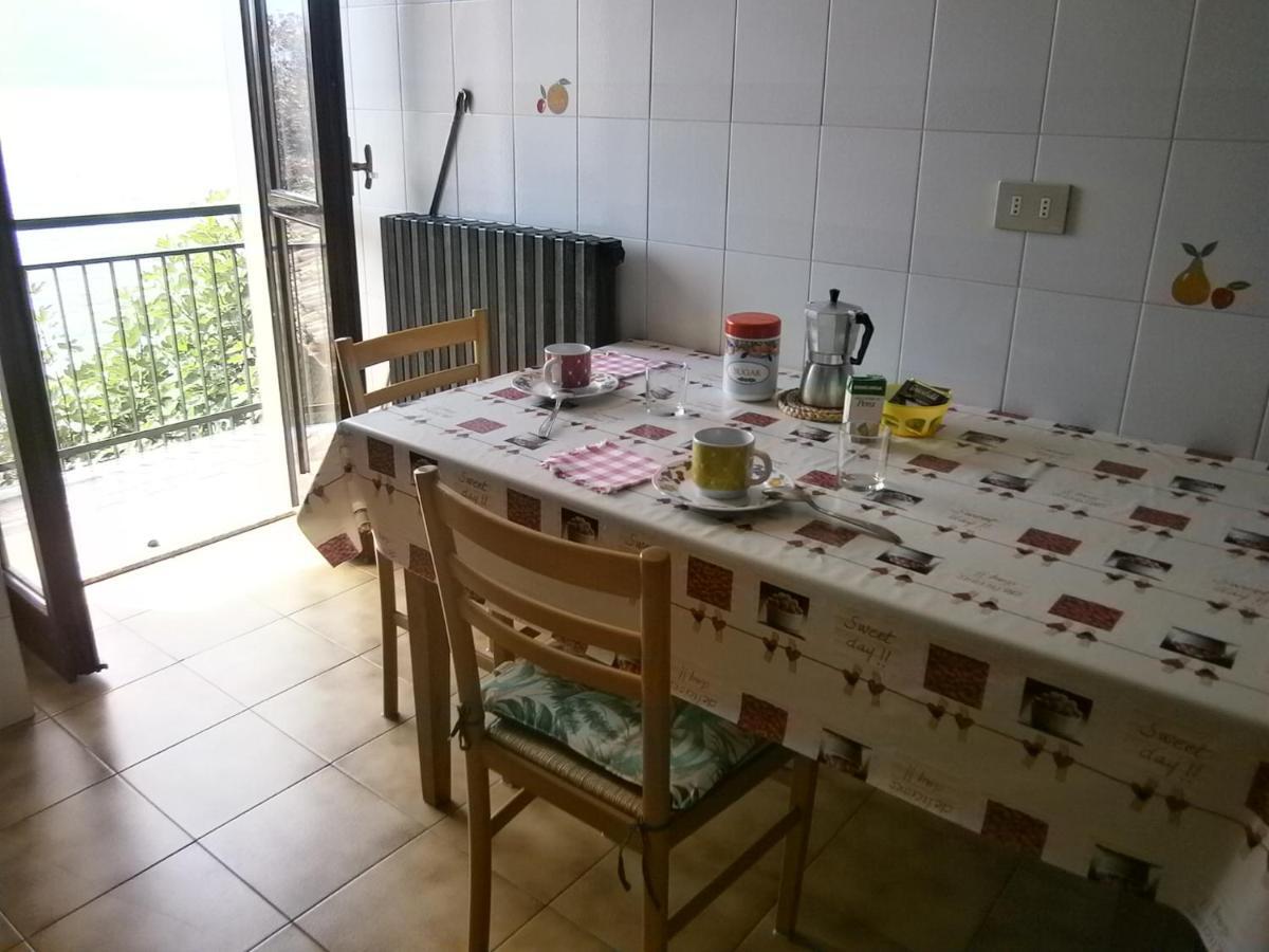 Casa In Riva Al Lago Varenna Bagian luar foto