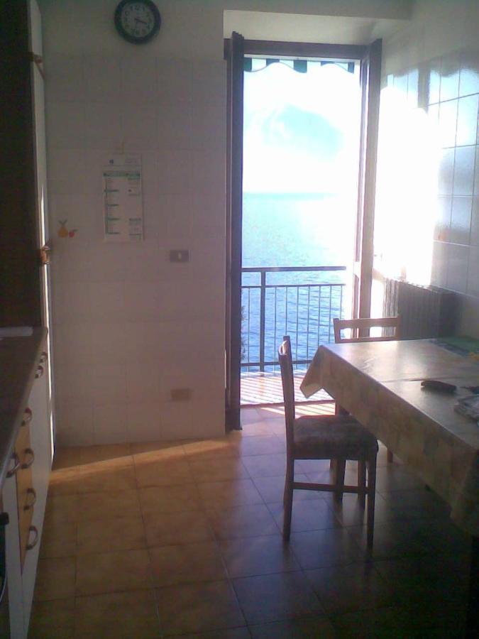Casa In Riva Al Lago Varenna Bagian luar foto