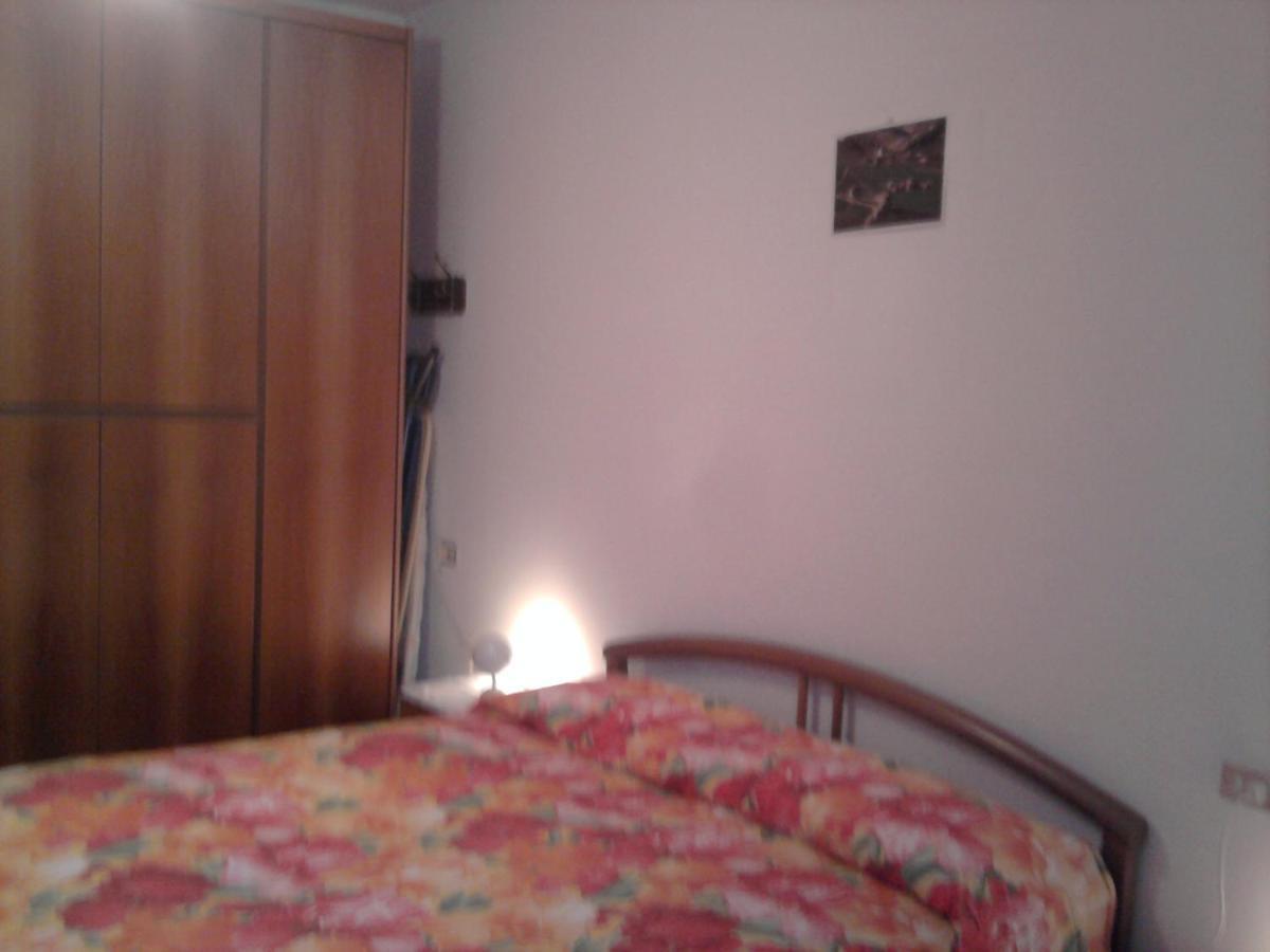 Casa In Riva Al Lago Varenna Bagian luar foto