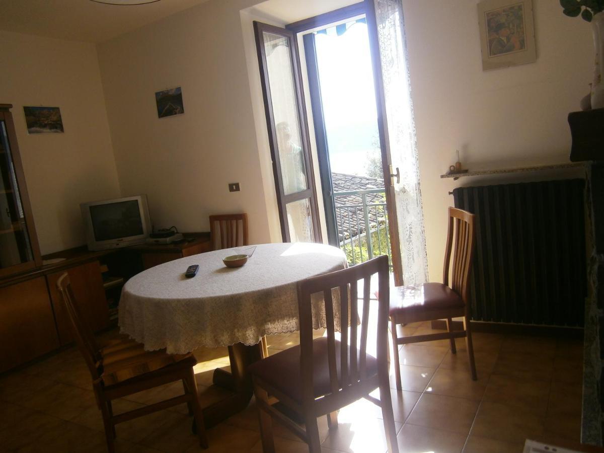 Casa In Riva Al Lago Varenna Bagian luar foto