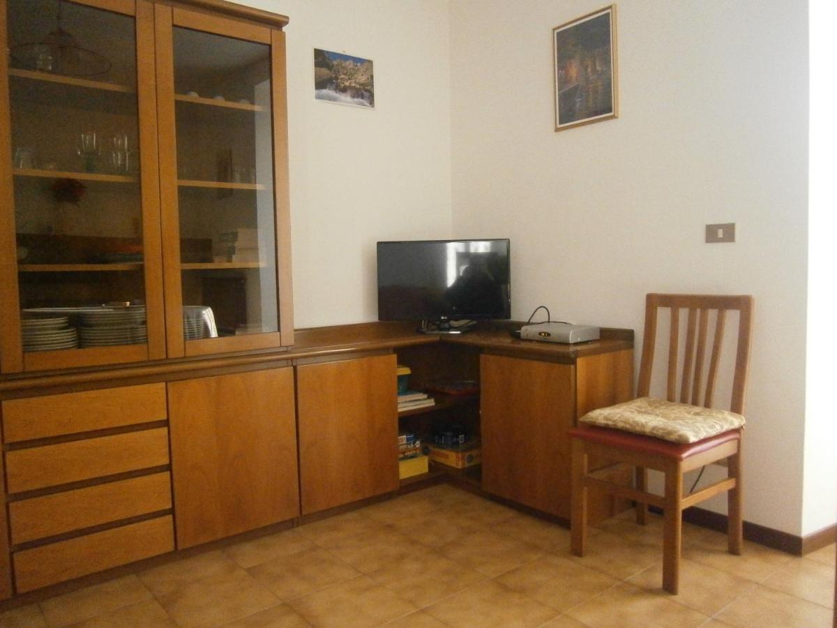 Casa In Riva Al Lago Varenna Bagian luar foto