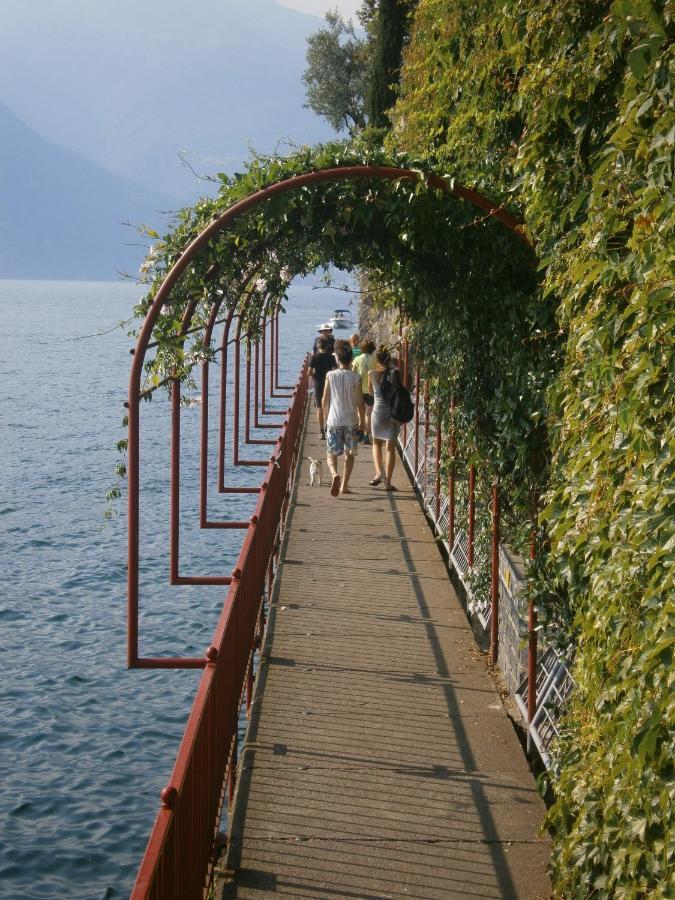 Casa In Riva Al Lago Varenna Bagian luar foto