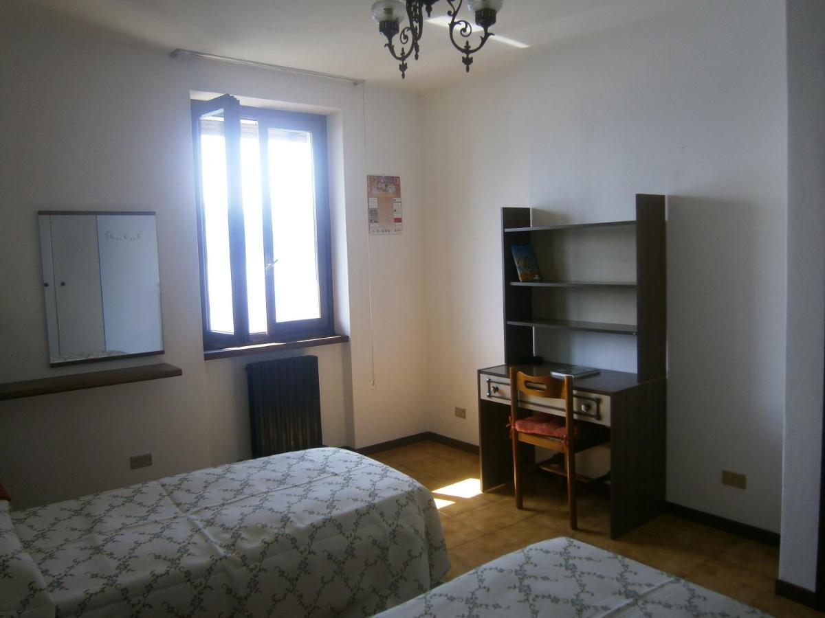 Casa In Riva Al Lago Varenna Bagian luar foto
